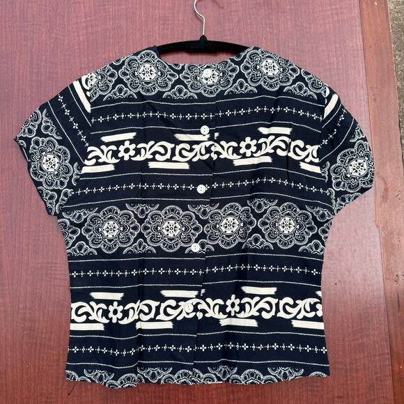 Abria Black & White Button-Back Blouse - Size Medium - Picture 2 of 6